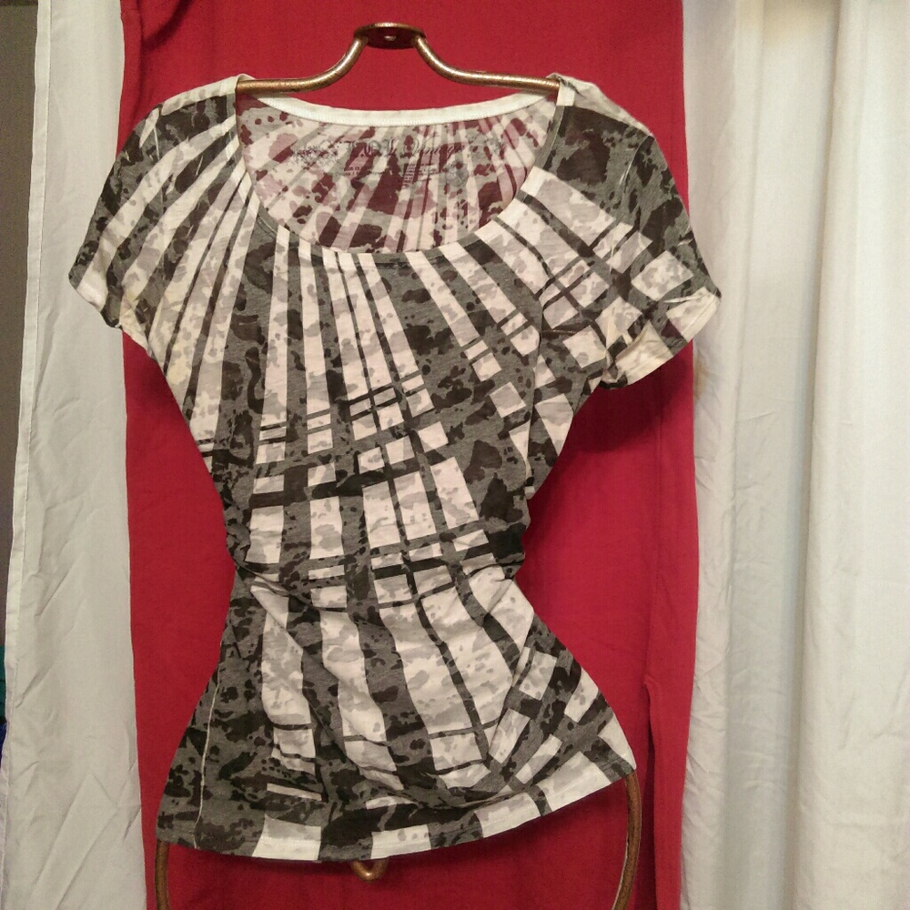 Burn out tee. L.O.L. Sz L